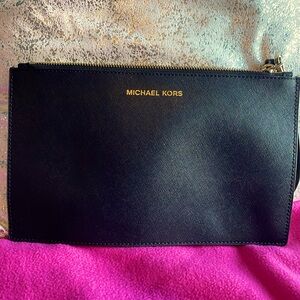 Michael Kors pouch wristlet in perfect condition